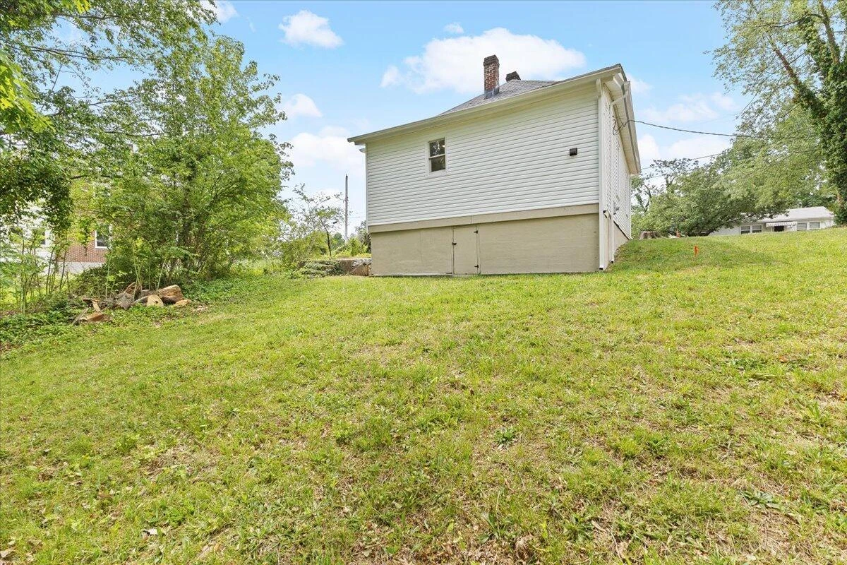 3933 Dakota AVE - Photo 4