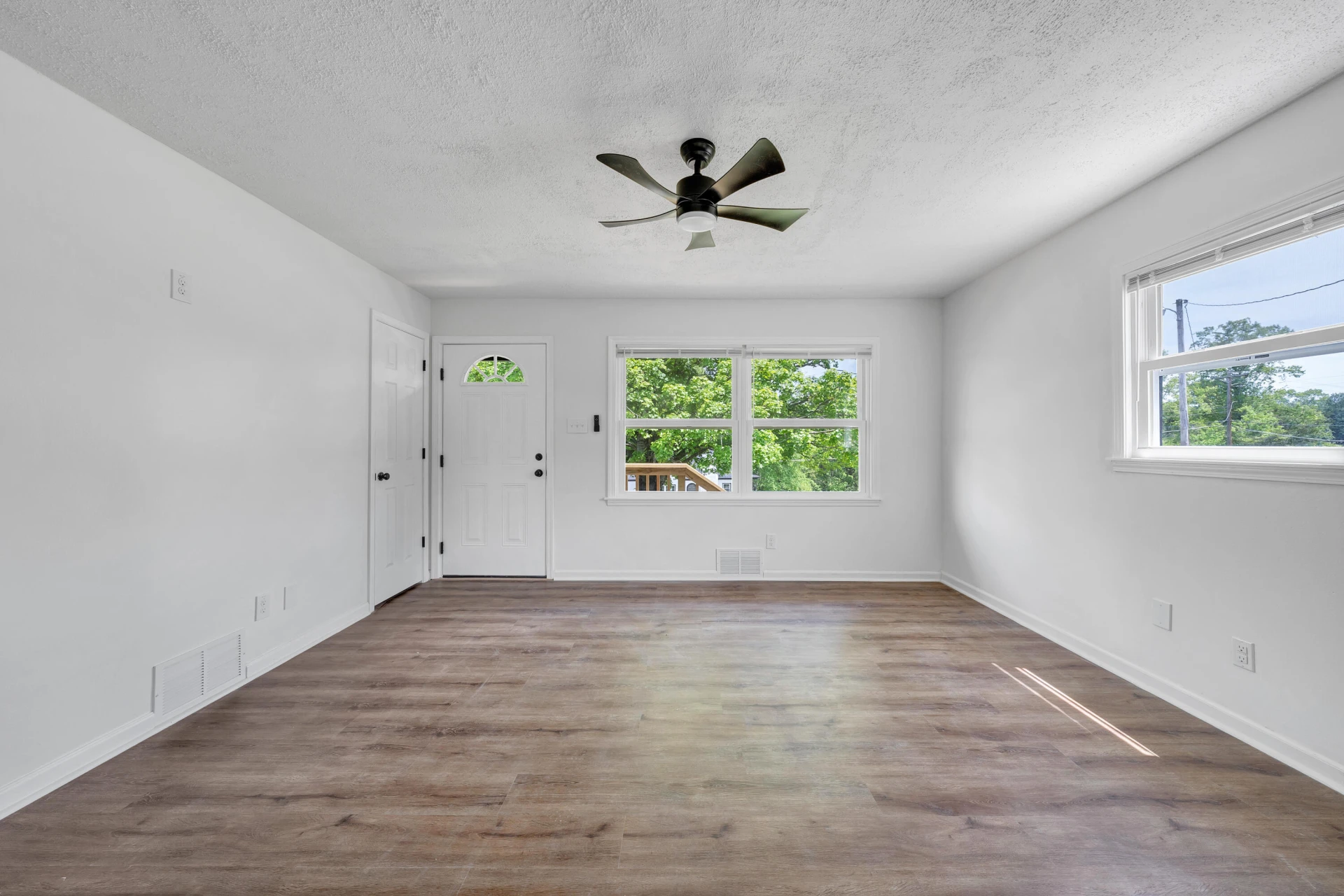 1485 Carver RD - Photo 2