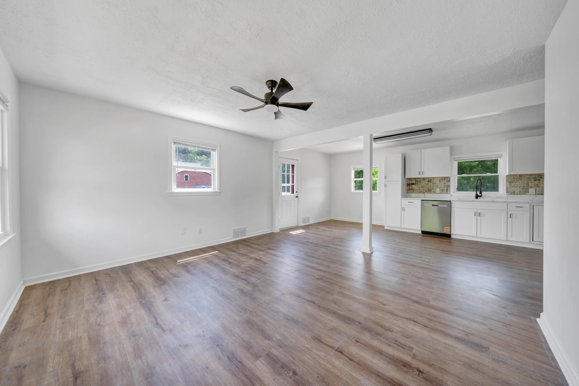 1485 Carver RD - Photo 3