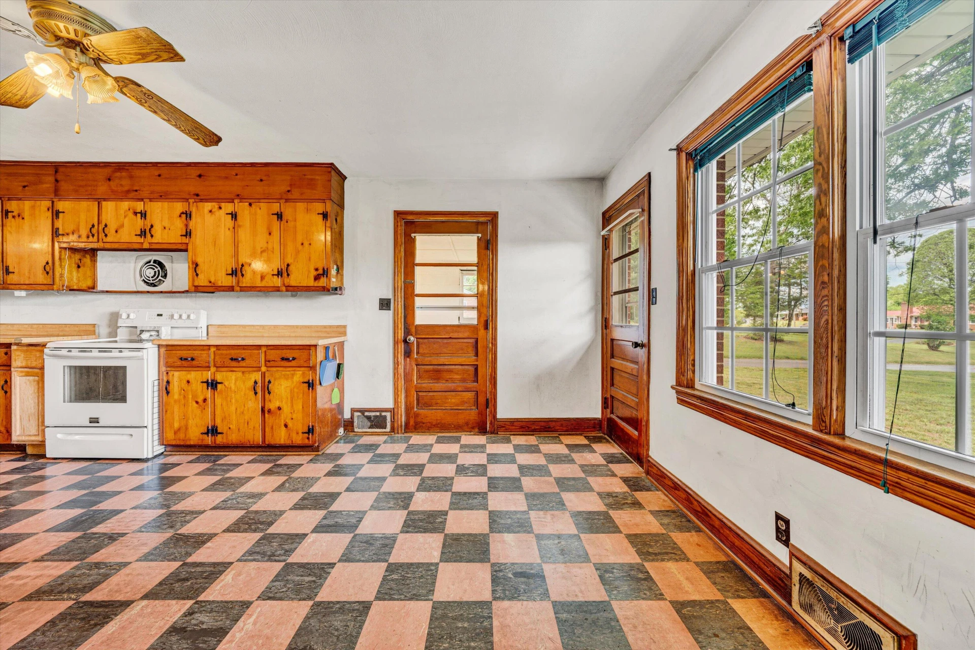 7080 OAK LEVEL RD - Photo 11