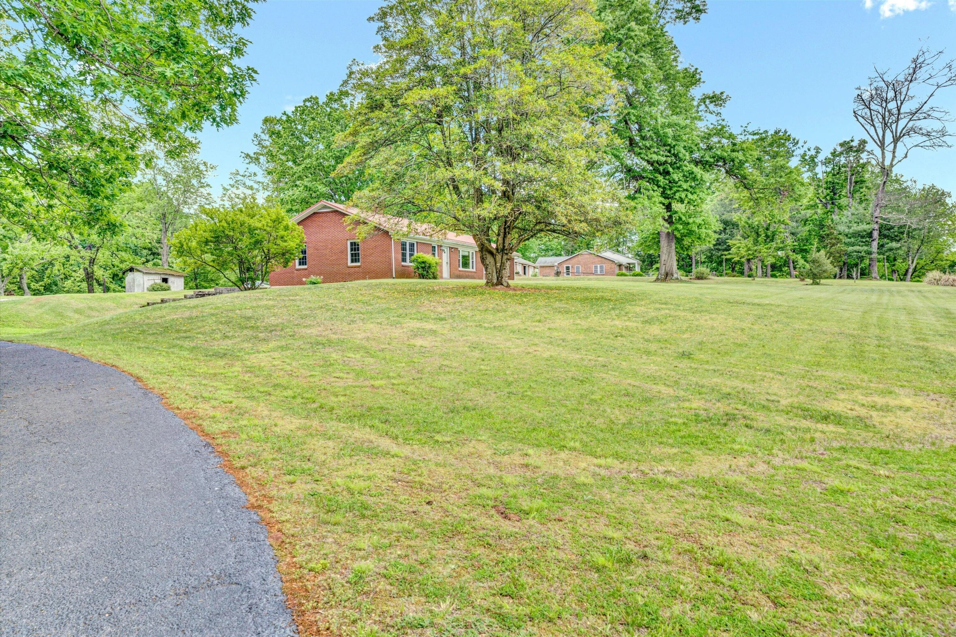 7080 OAK LEVEL RD - Photo 3