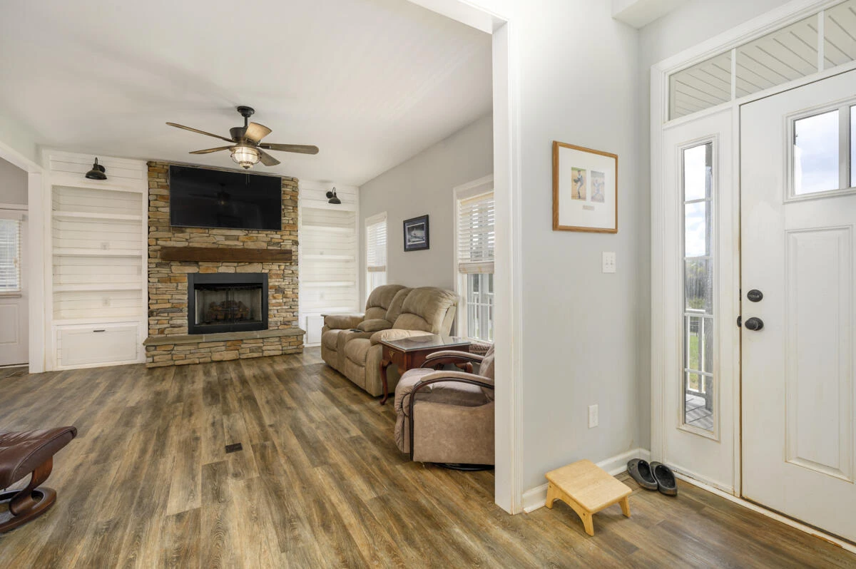 1169 Mountain Creek LN - Photo 16