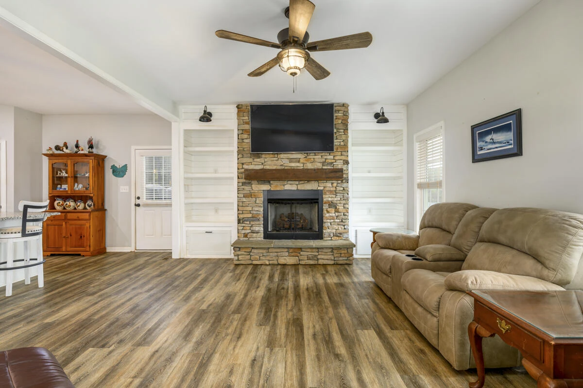 1169 Mountain Creek LN - Photo 18