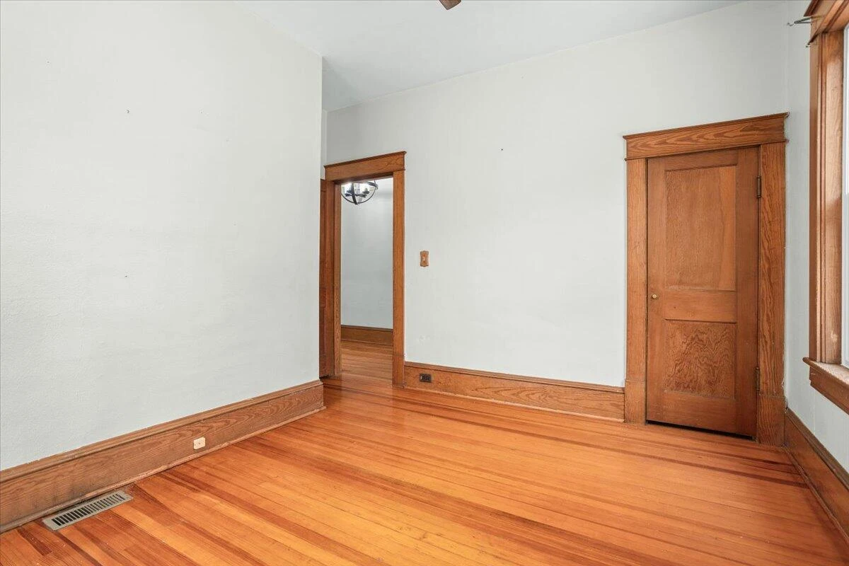 5817 Viewpoint AVE - Photo 32
