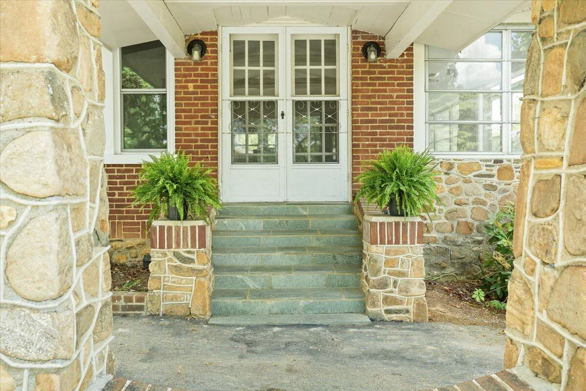 5817 Viewpoint AVE - Photo 8