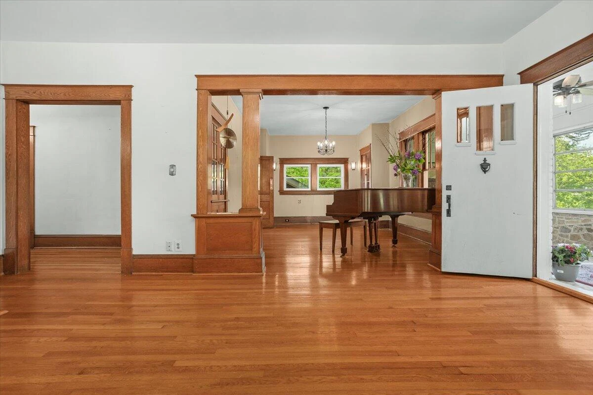 5817 Viewpoint AVE - Photo 9