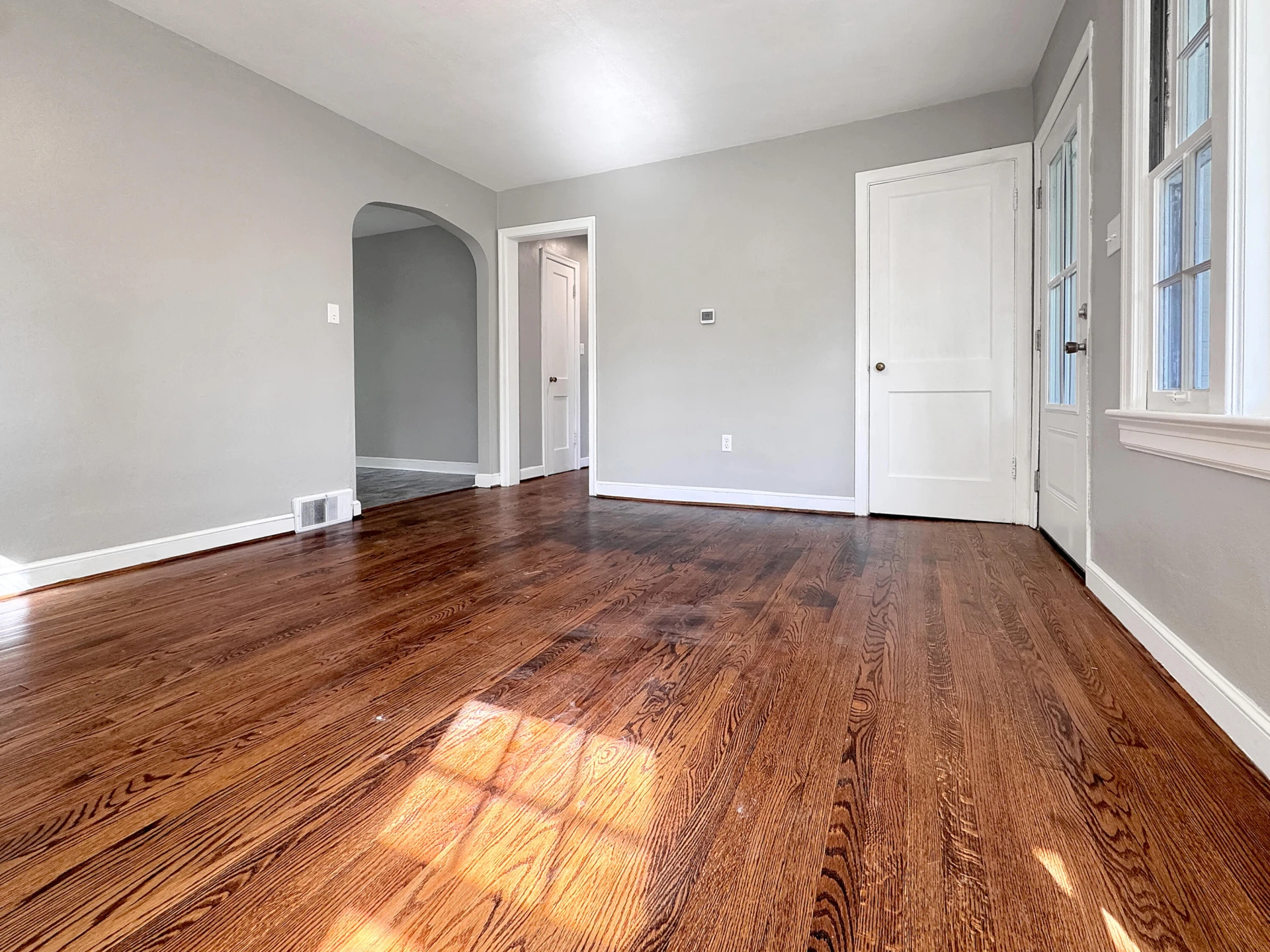 817 Hanover AVE - Photo 3