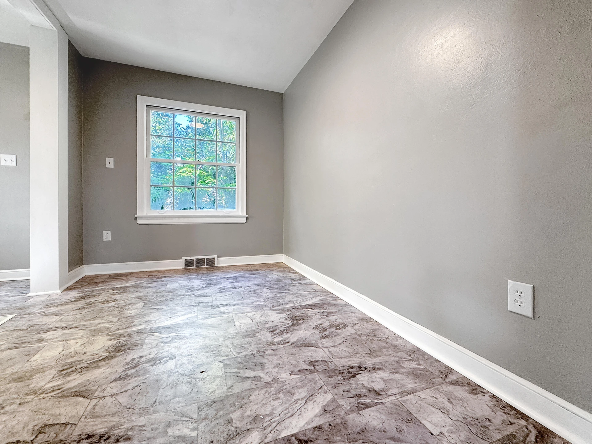 817 Hanover AVE - Photo 4