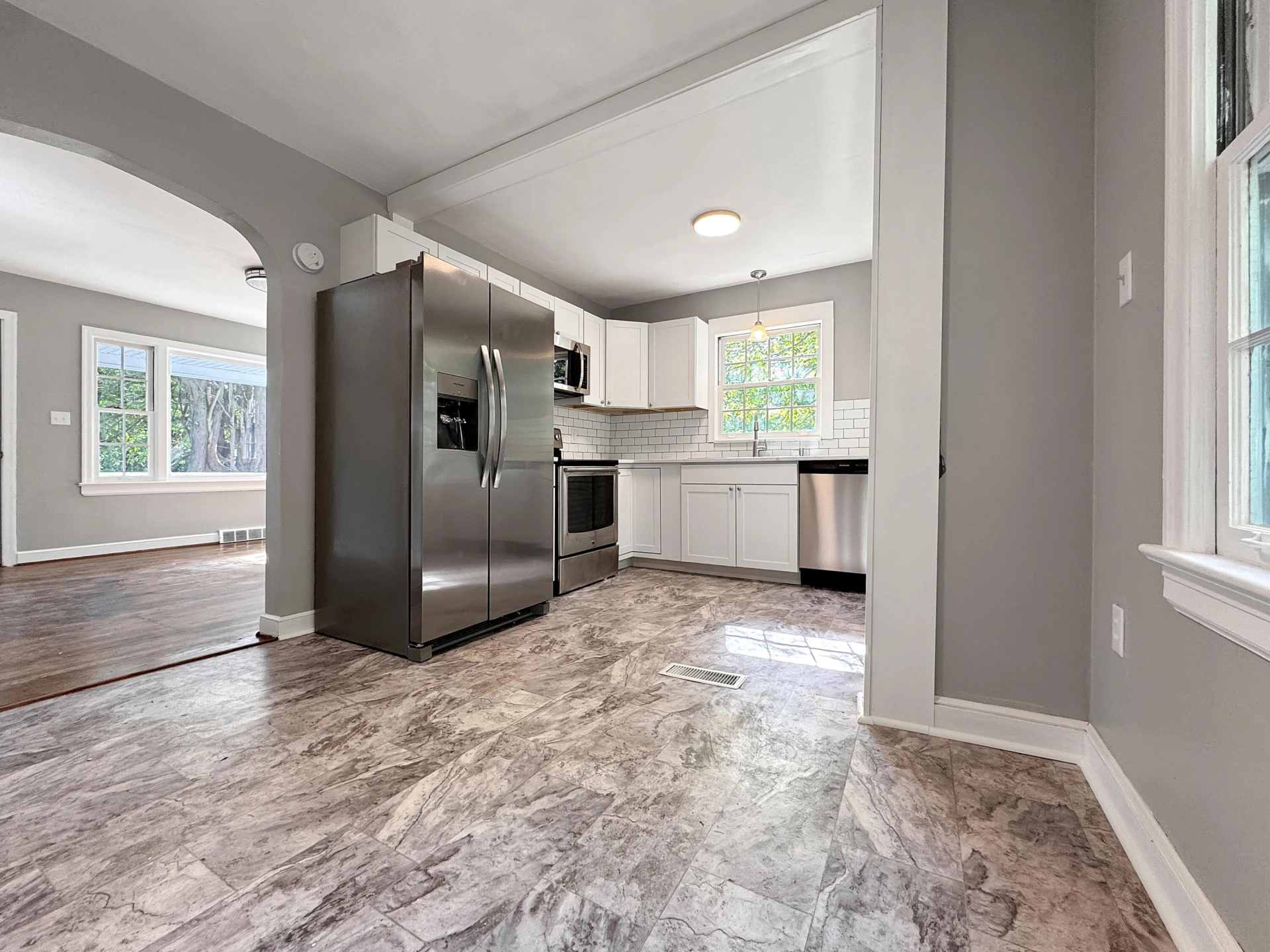 817 Hanover AVE - Photo 5