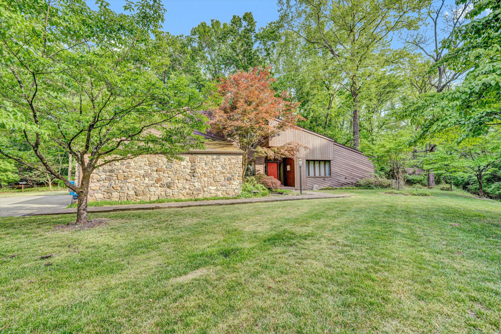 2350 Ross LN