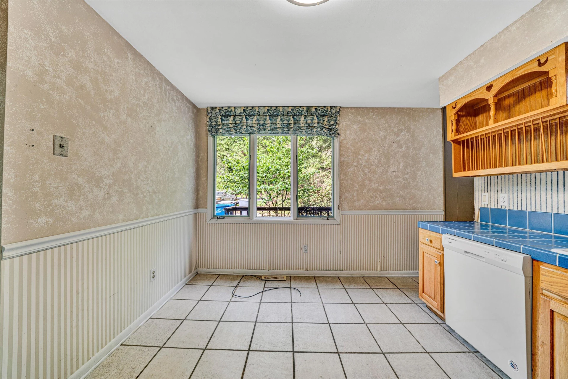 2350 Ross LN - Photo 10