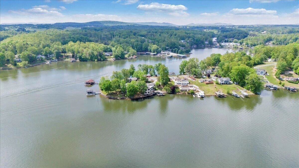 389 Blue Lake RD - Photo 143