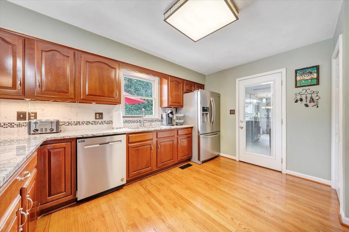547 Highland  DR - Photo 18