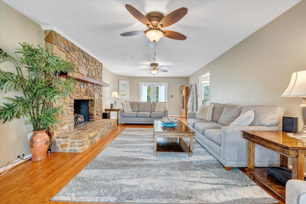 547 Highland  DR - Photo 8