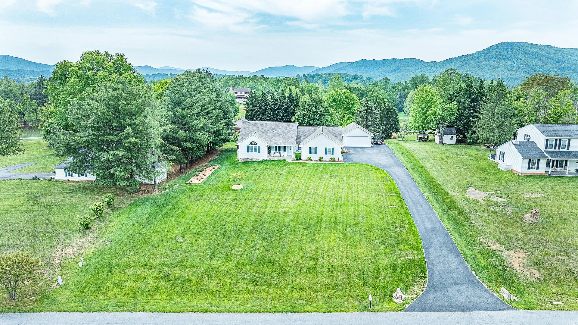 151 Andrew DR - Photo 2