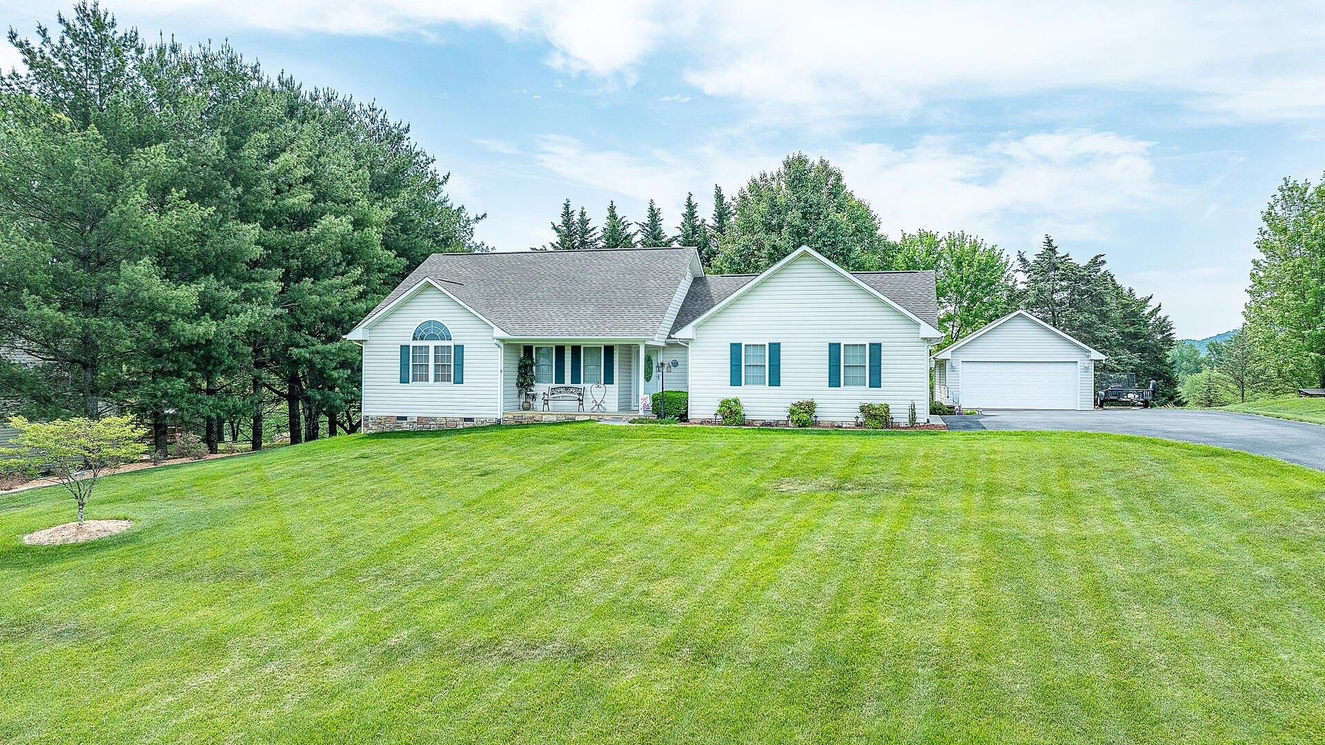 151 Andrew DR - Photo 3
