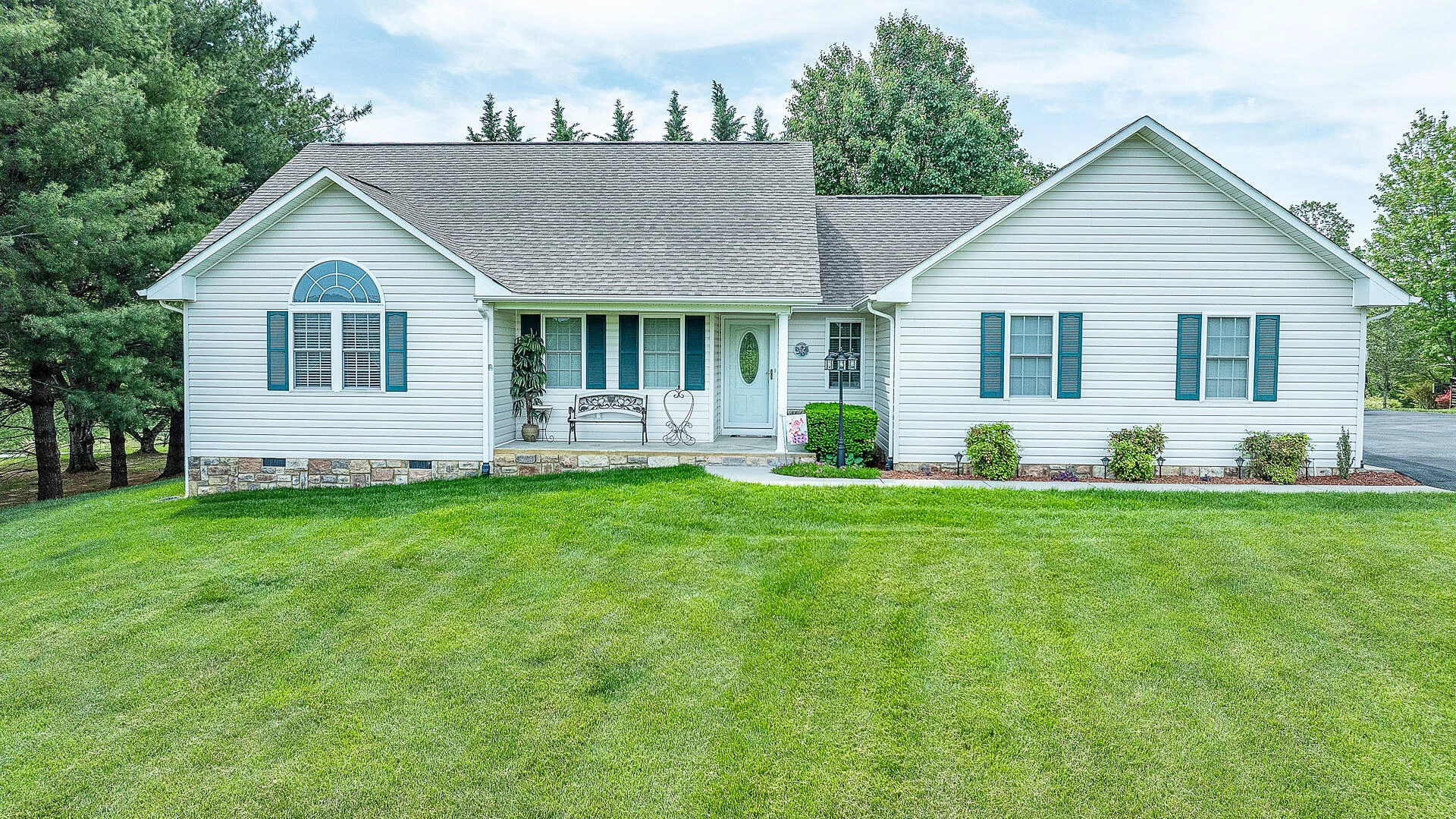 151 Andrew DR - Photo 4