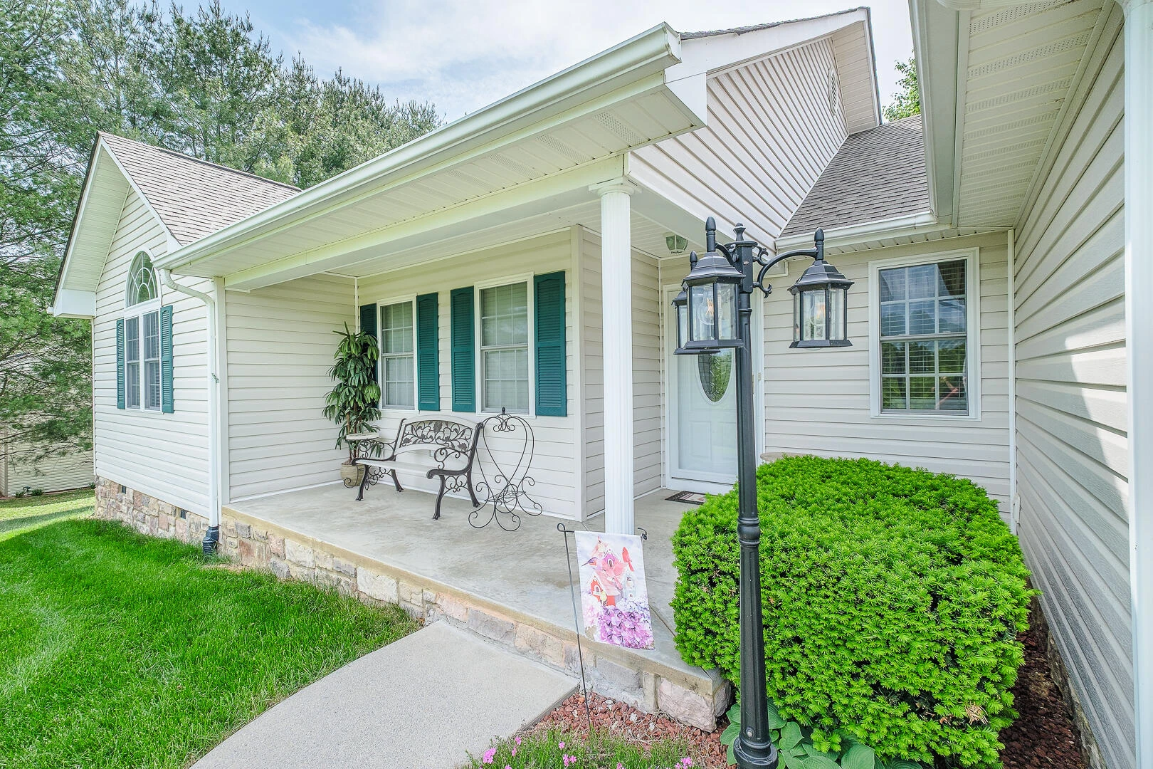 151 Andrew DR - Photo 5