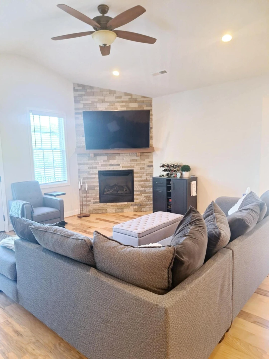1355 Swansea CT - Photo 3