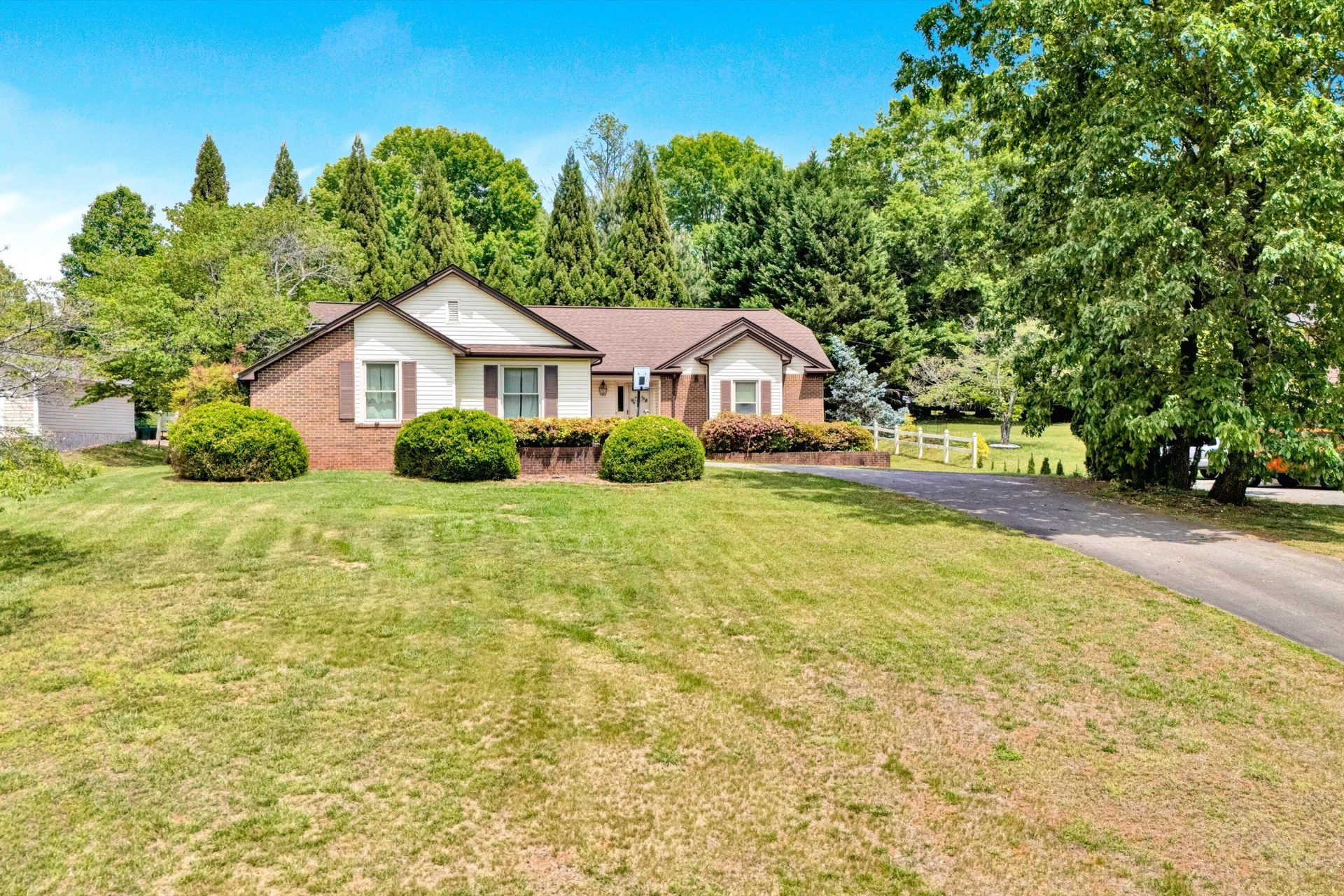 126 Turner Ashby CT - Photo 2