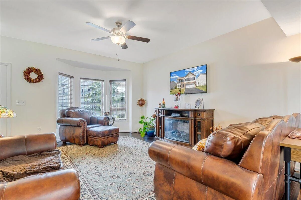 8327 Leighburn DR - Photo 9
