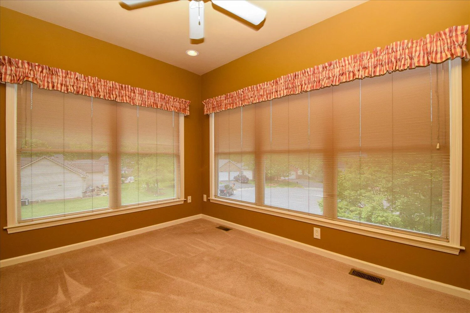 3837 Parkway Place DR - Photo 18