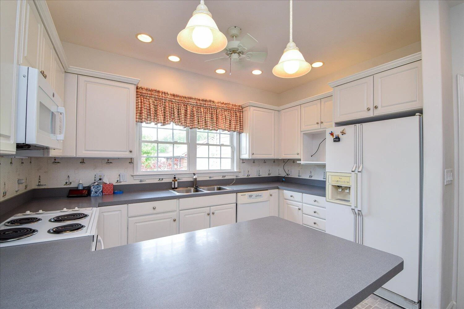 3837 Parkway Place DR - Photo 6