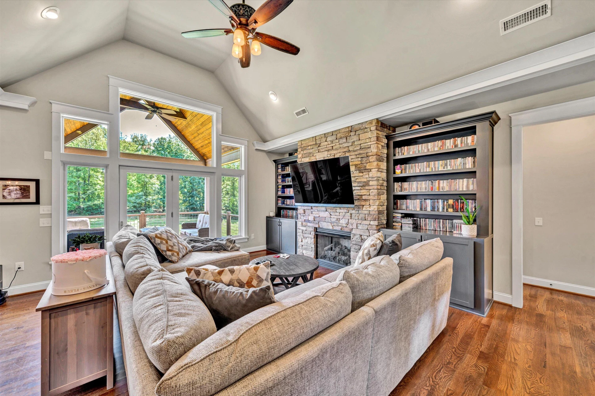 215 Bermuda DR - Photo 12