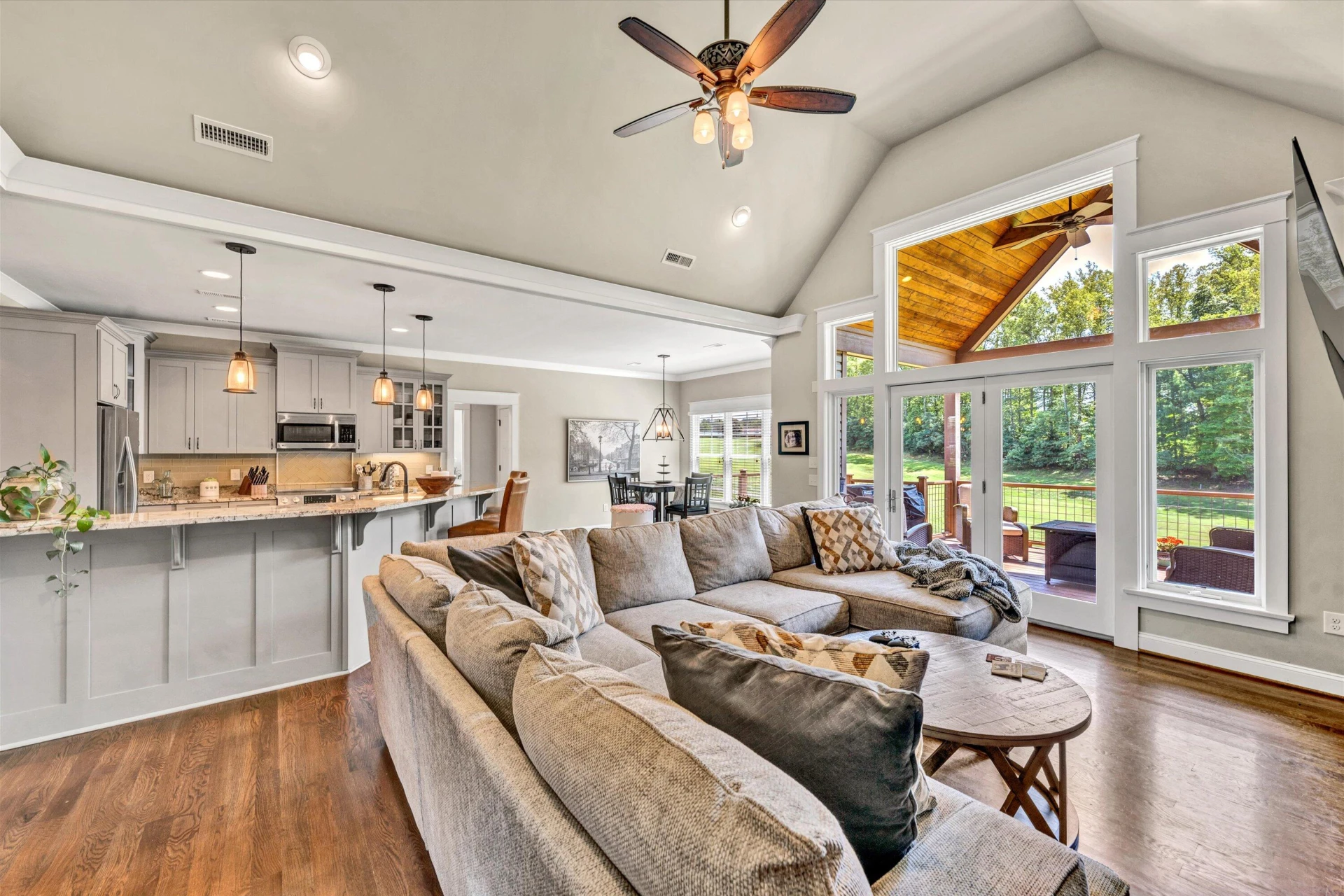 215 Bermuda DR - Photo 13