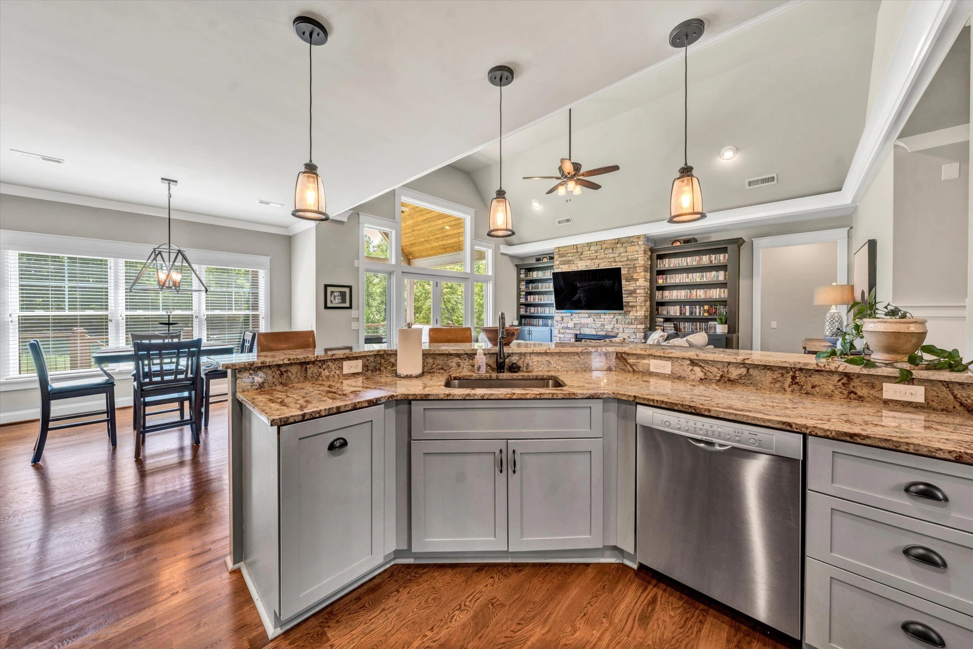 215 Bermuda DR - Photo 18