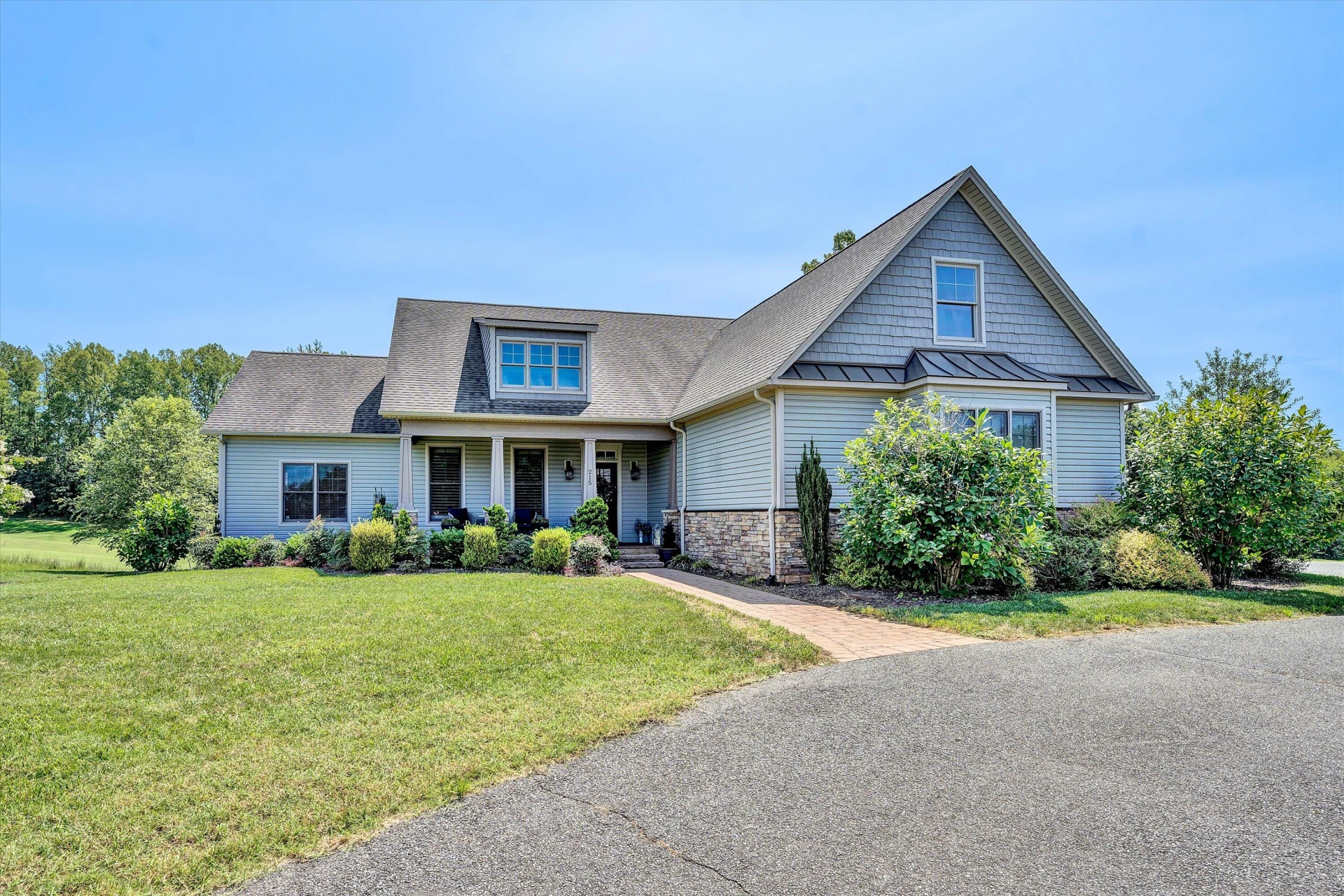215 Bermuda DR - Photo 2