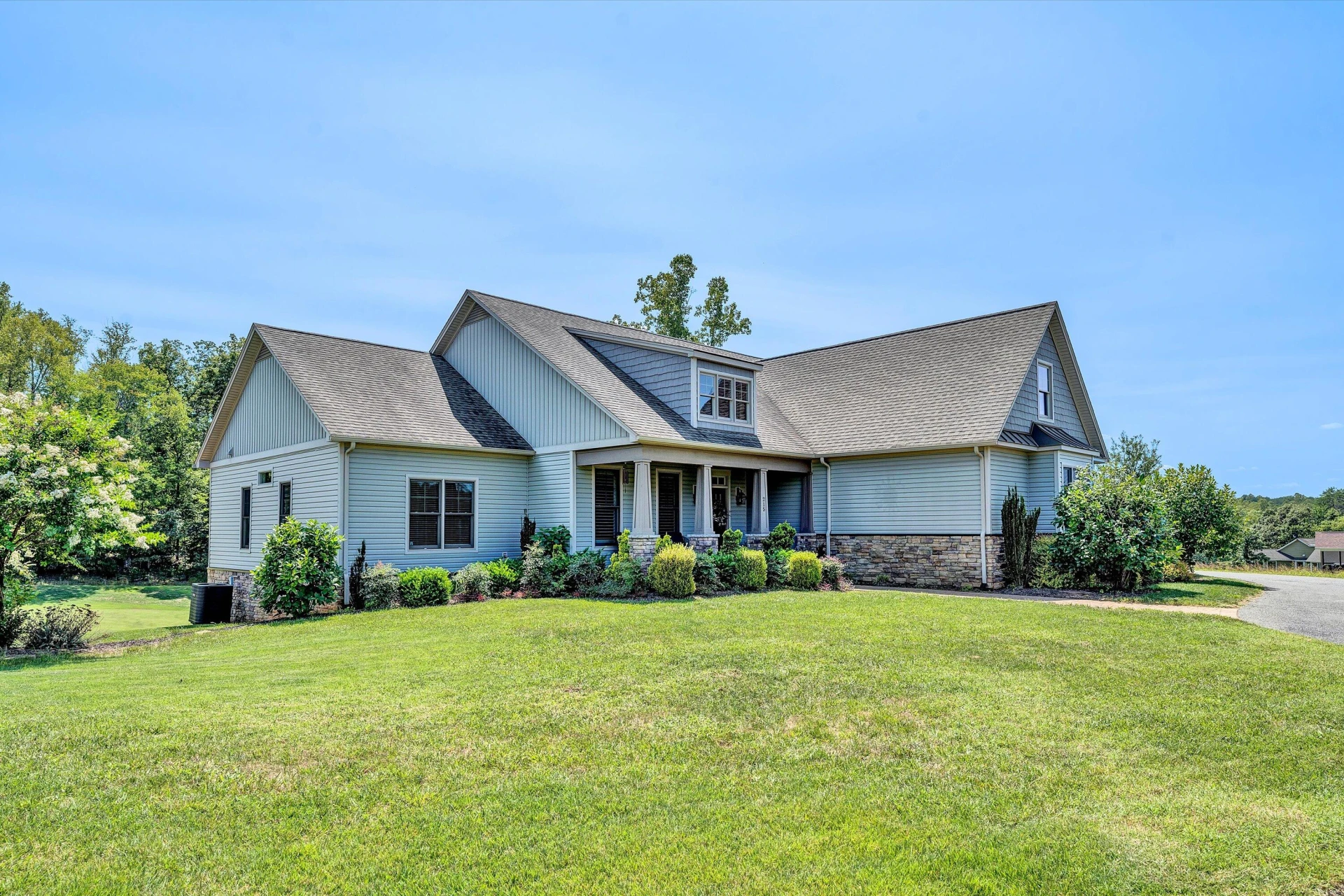 215 Bermuda DR - Photo 3
