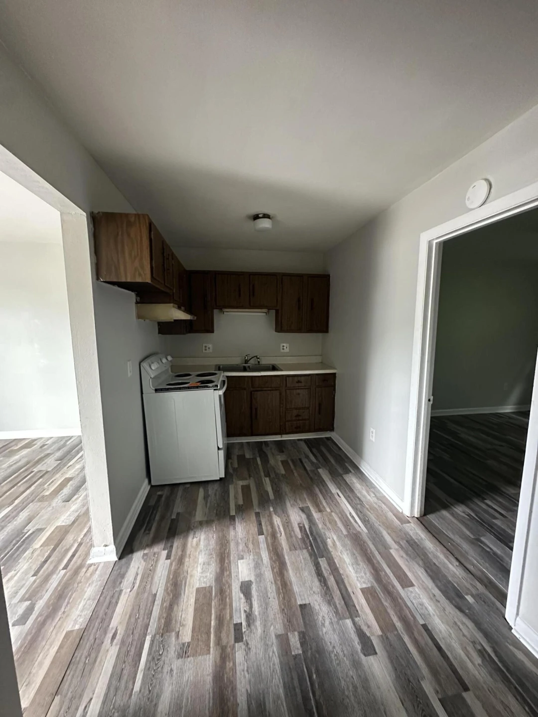 2001 Lynn AVE - Photo 2