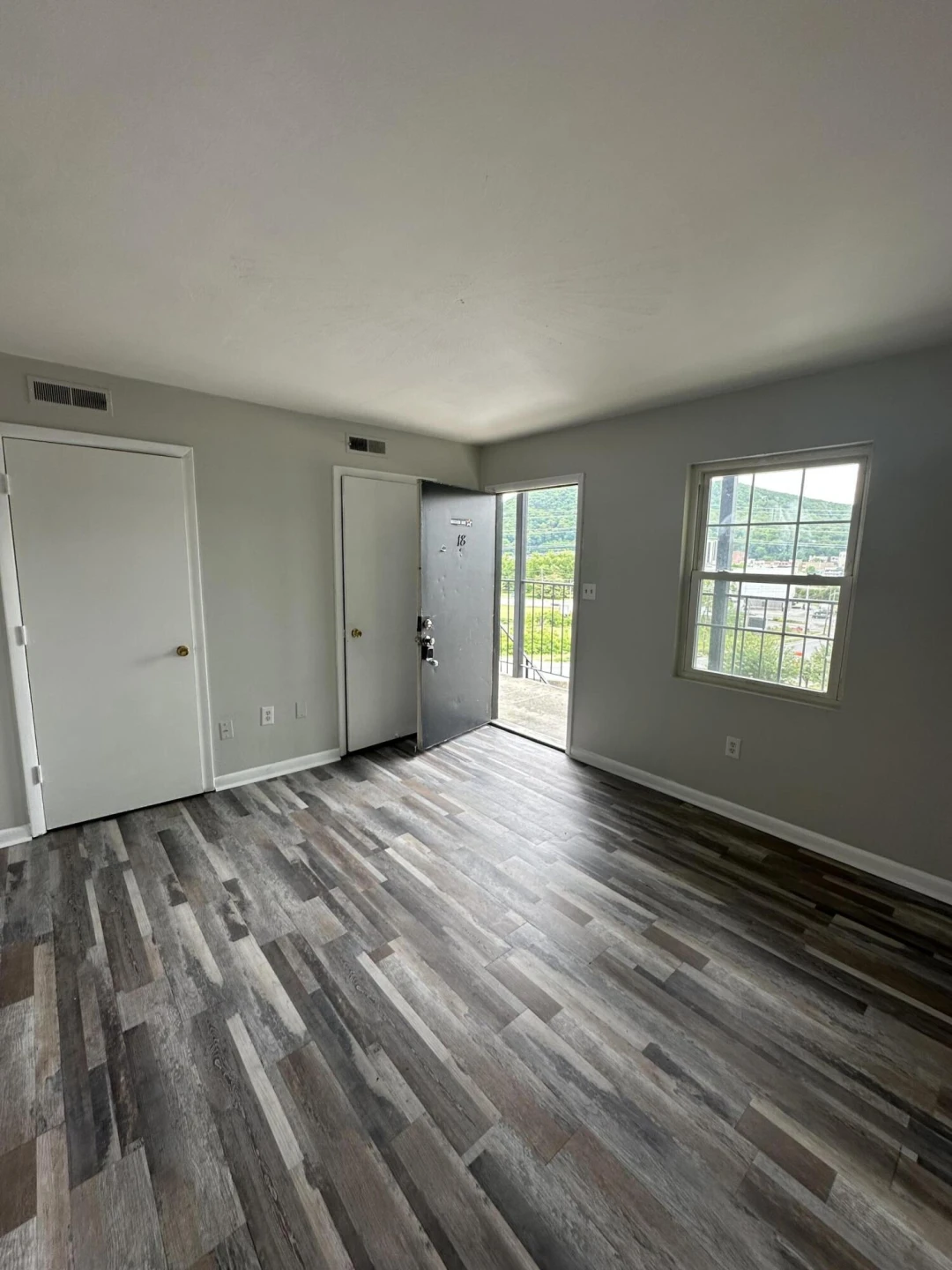 2001 Lynn AVE - Photo 3