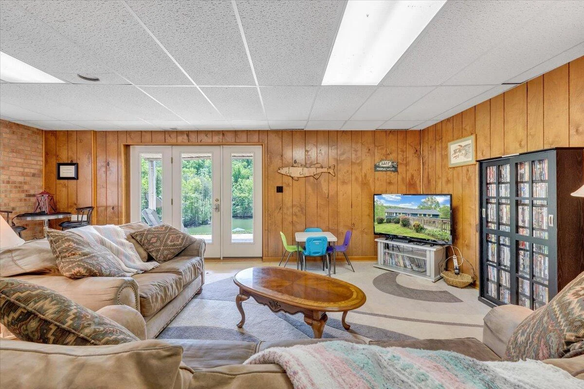 504 WITCHER CREEK LN - Photo 43