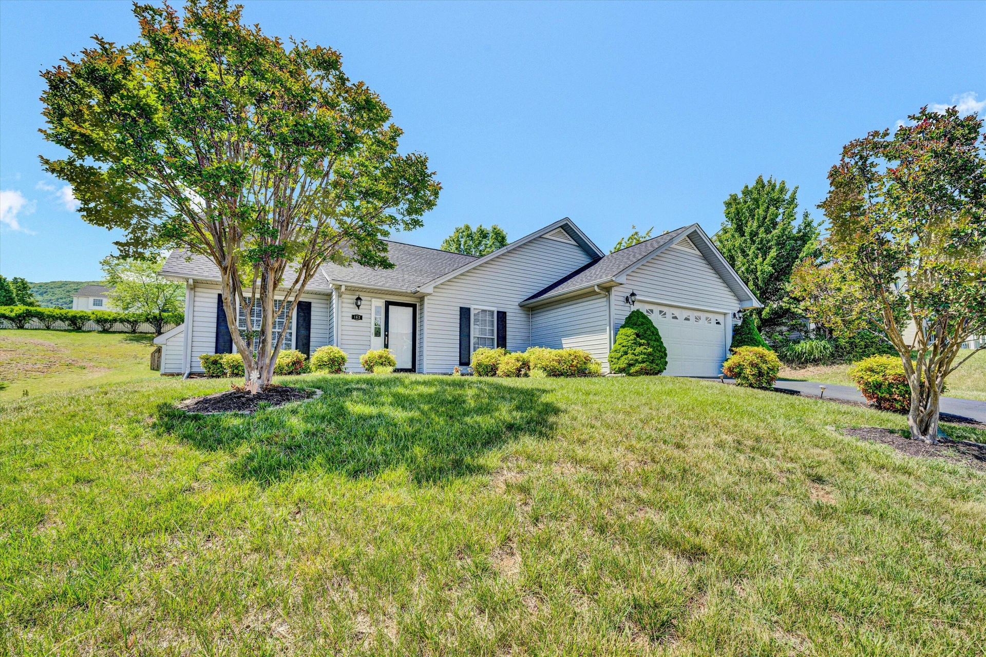 162 Laurel Ridge DR - Photo 2