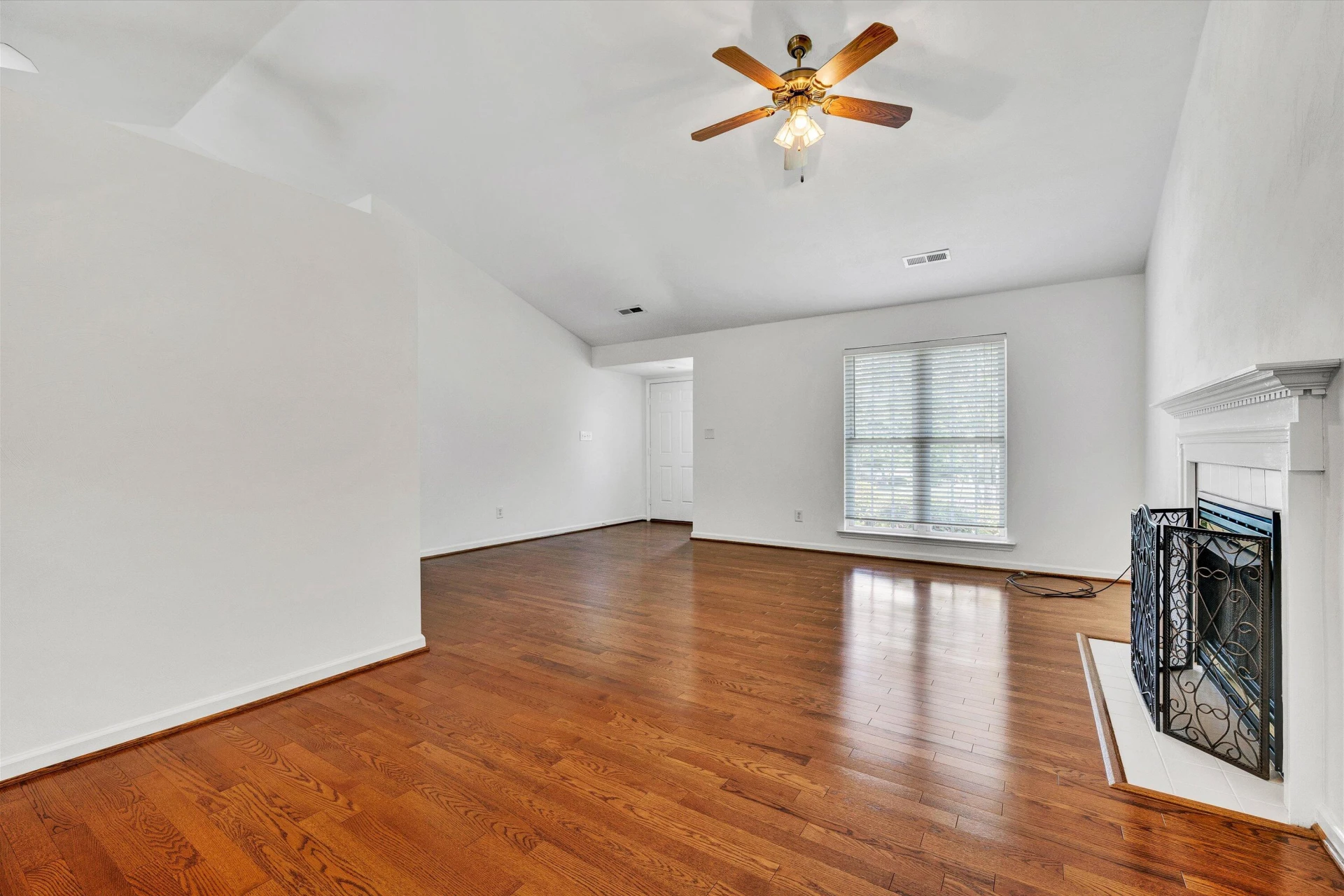 162 Laurel Ridge DR - Photo 3