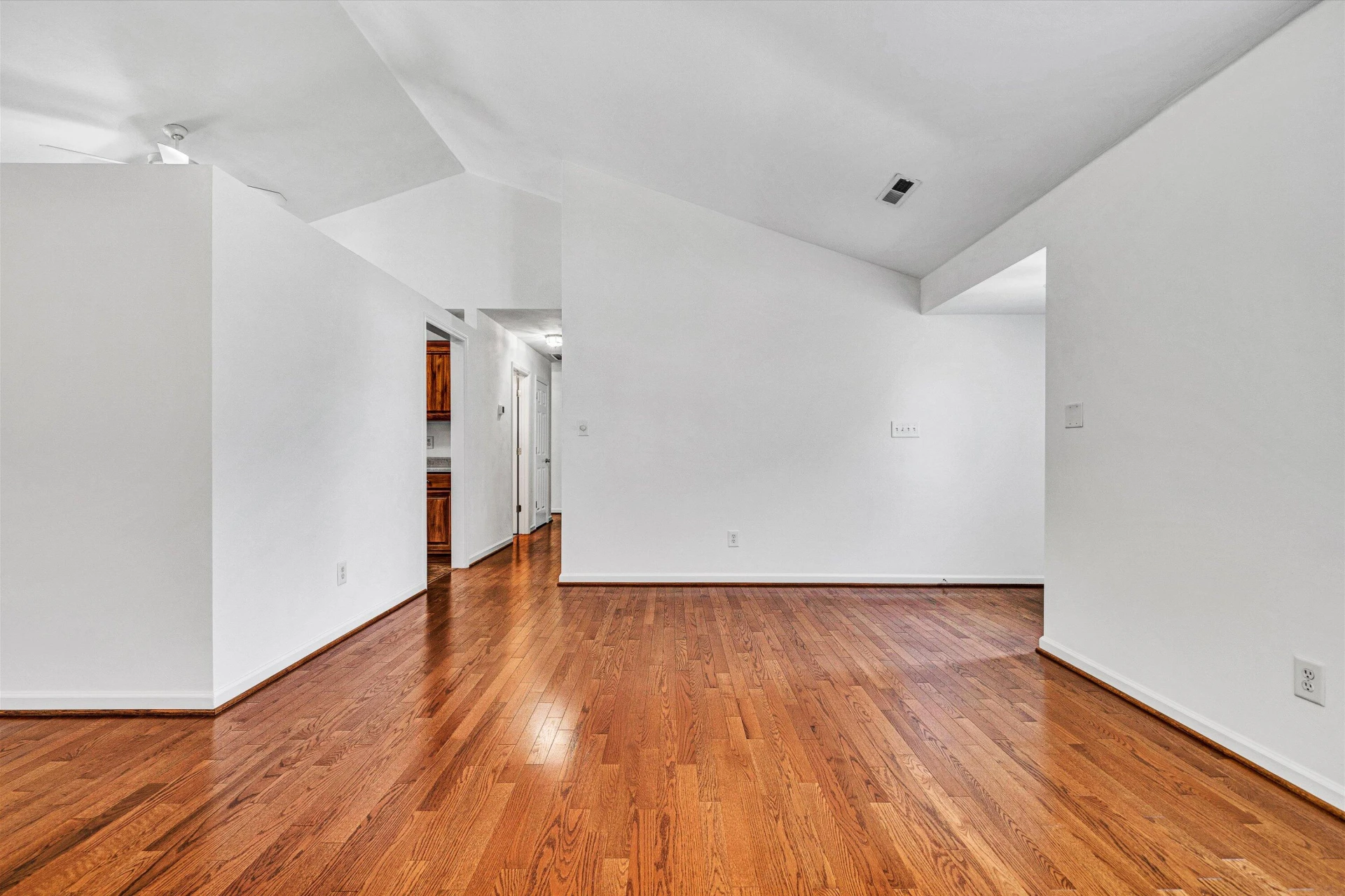 162 Laurel Ridge DR - Photo 4