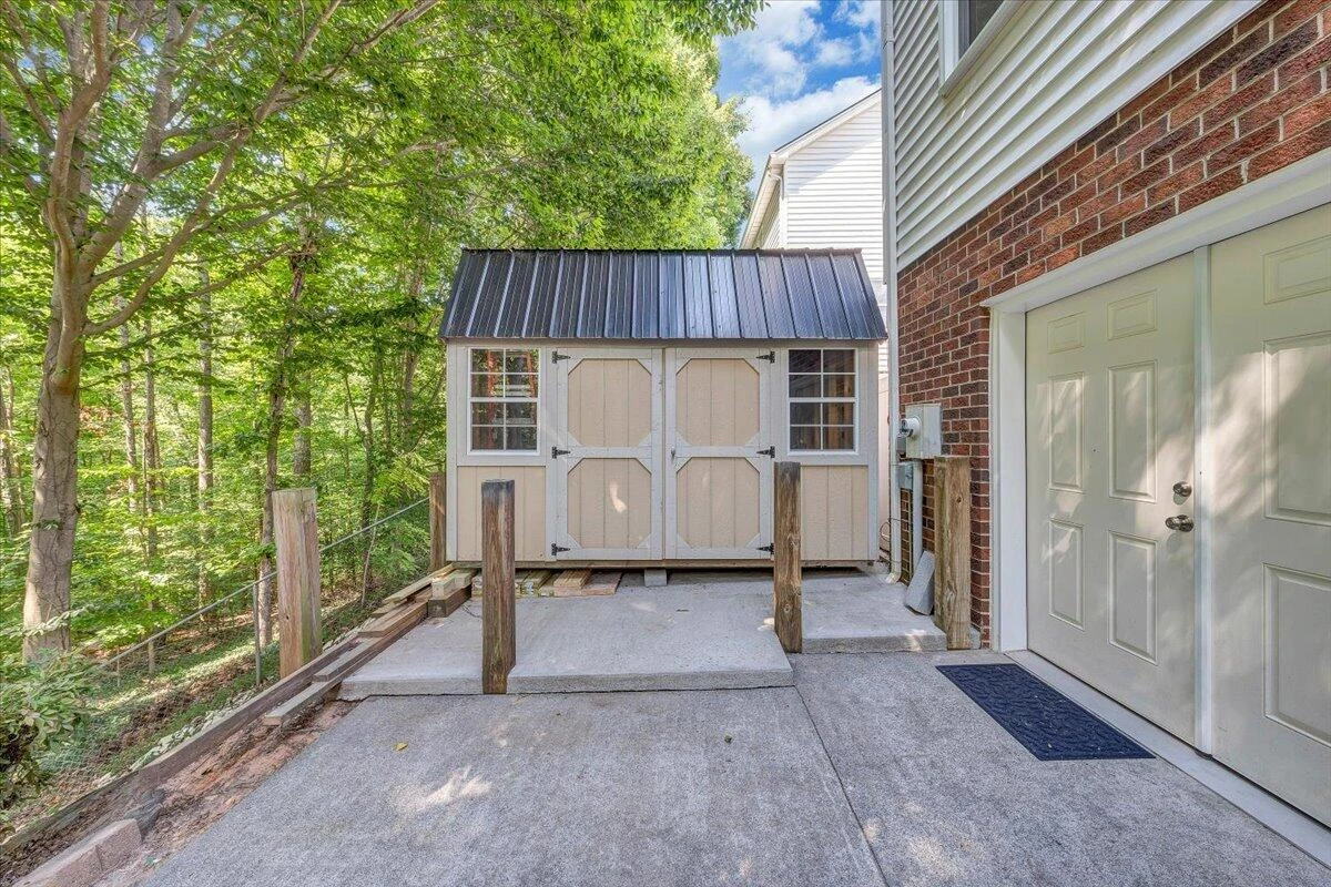 133 Breezewood RD - Photo 44