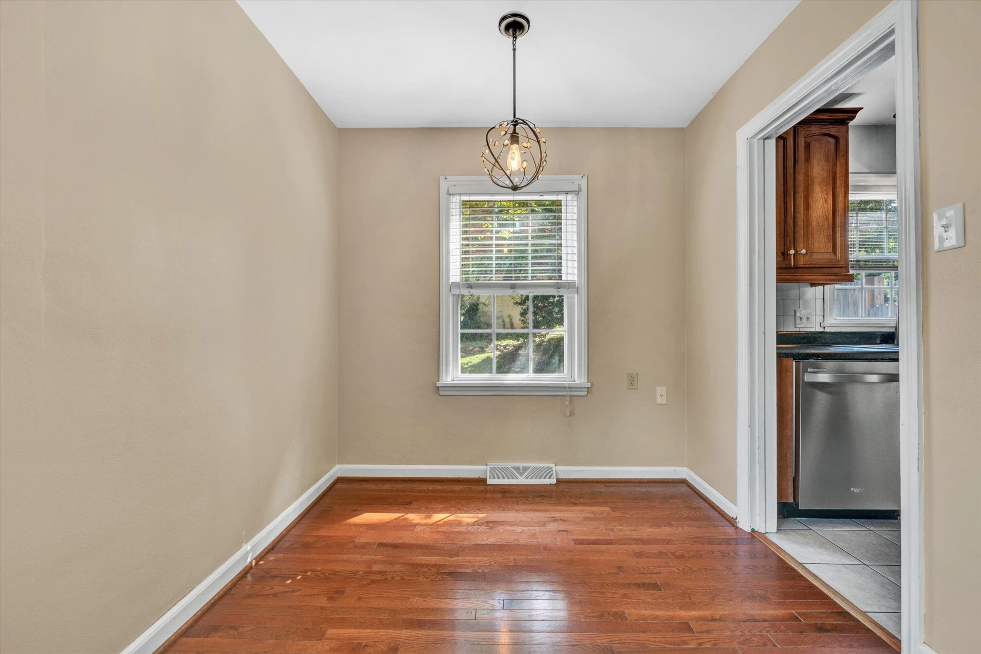 3028 Fleetwood AVE - Photo 10