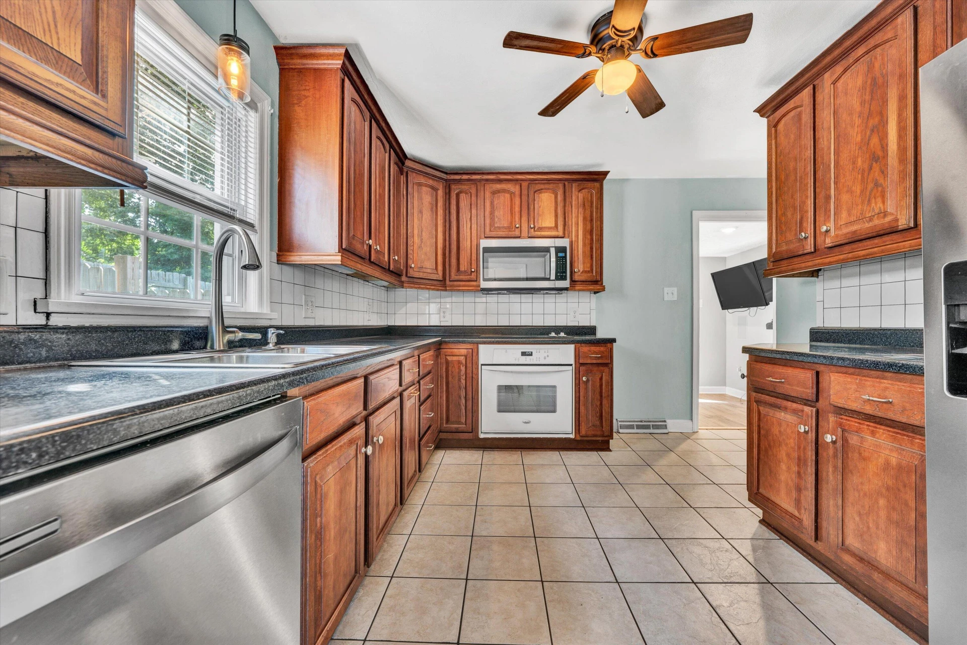 3028 Fleetwood AVE - Photo 11