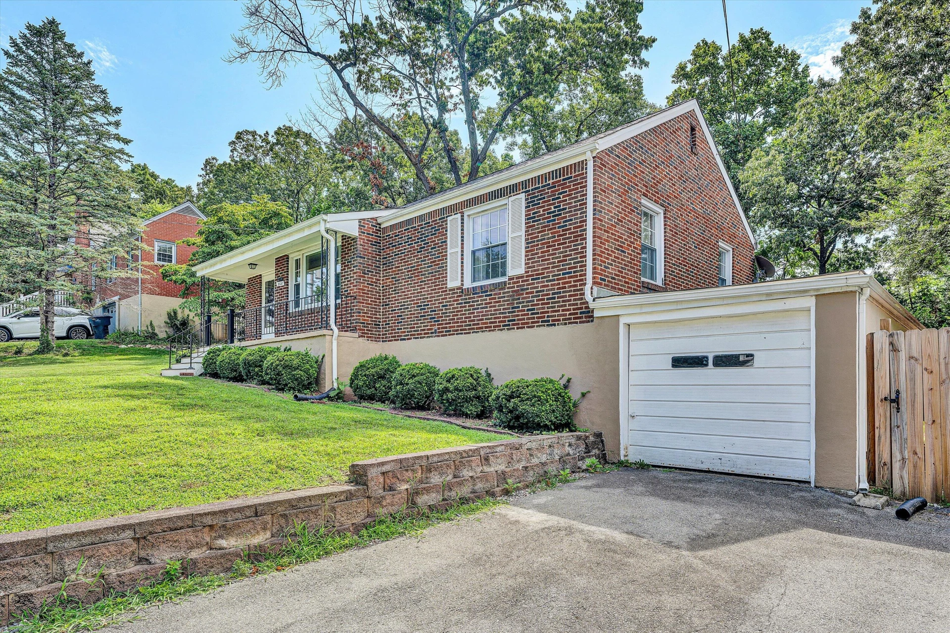 3028 Fleetwood AVE - Photo 3