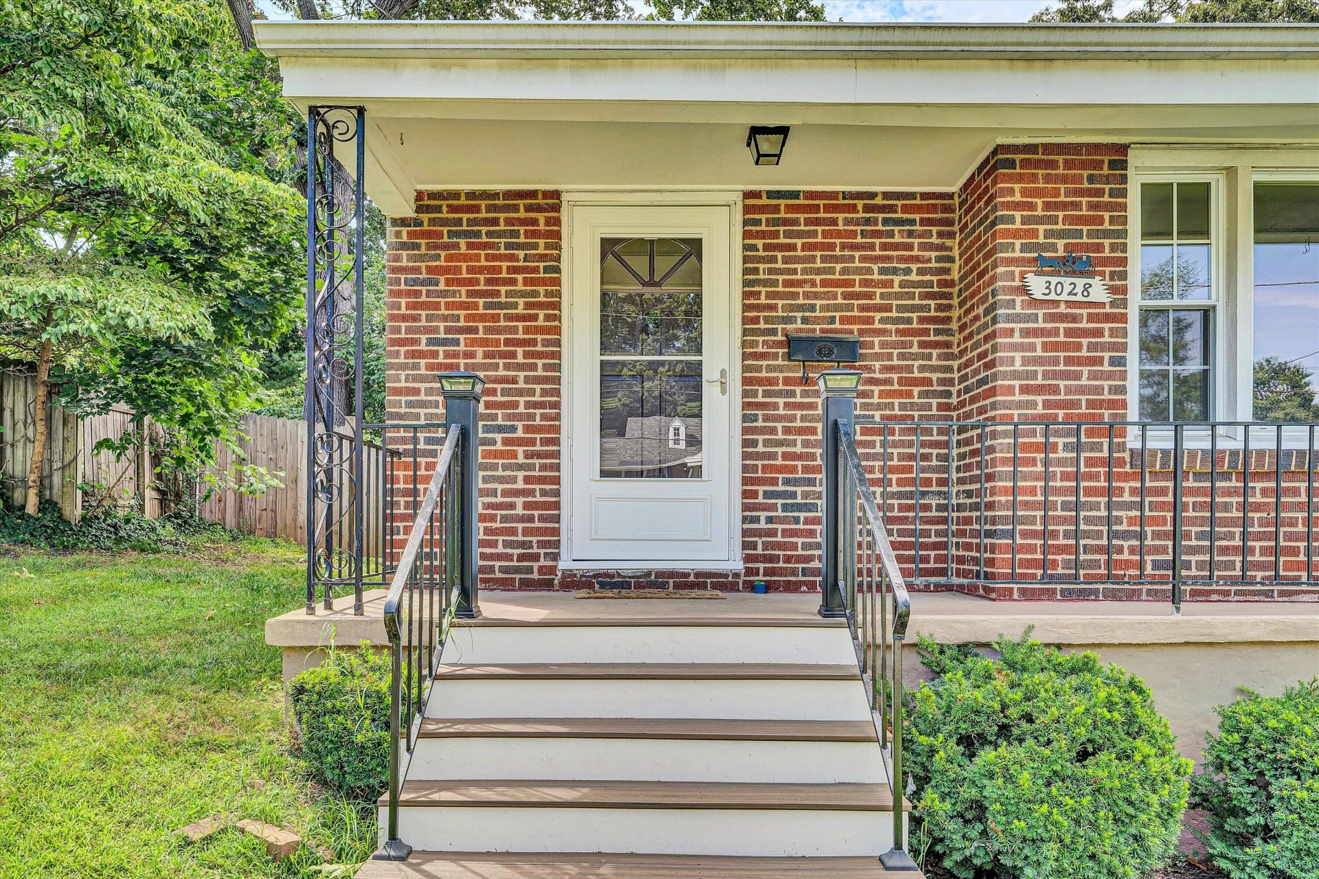 3028 Fleetwood AVE - Photo 4