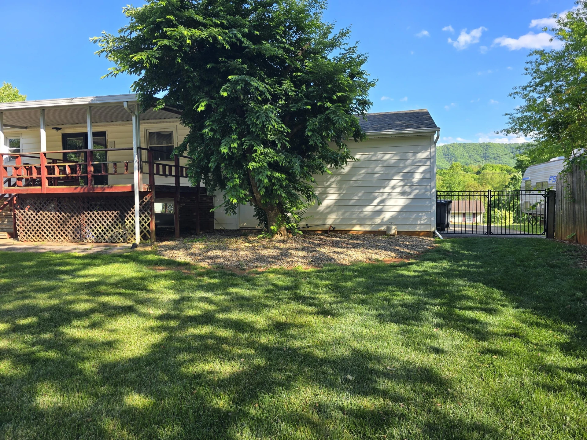 239 Knollwood DR - Photo 2