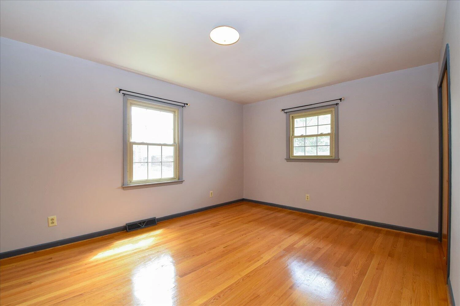 906 Ingleside LN - Photo 14
