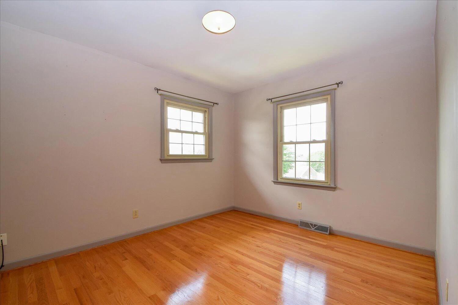 906 Ingleside LN - Photo 15