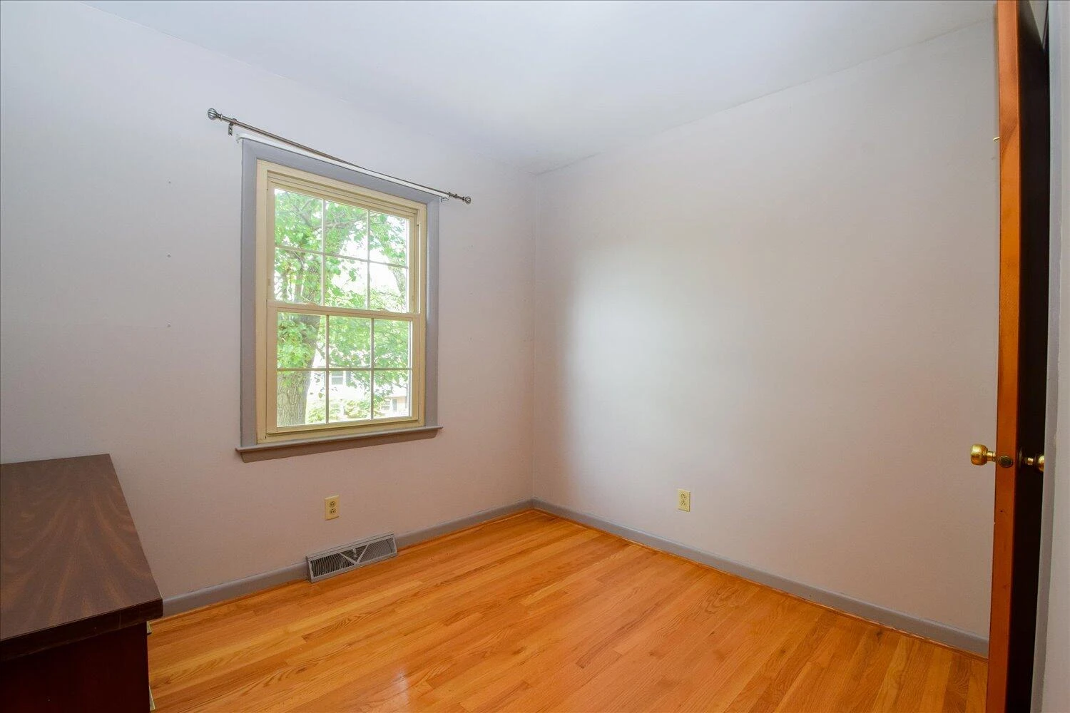 906 Ingleside LN - Photo 16