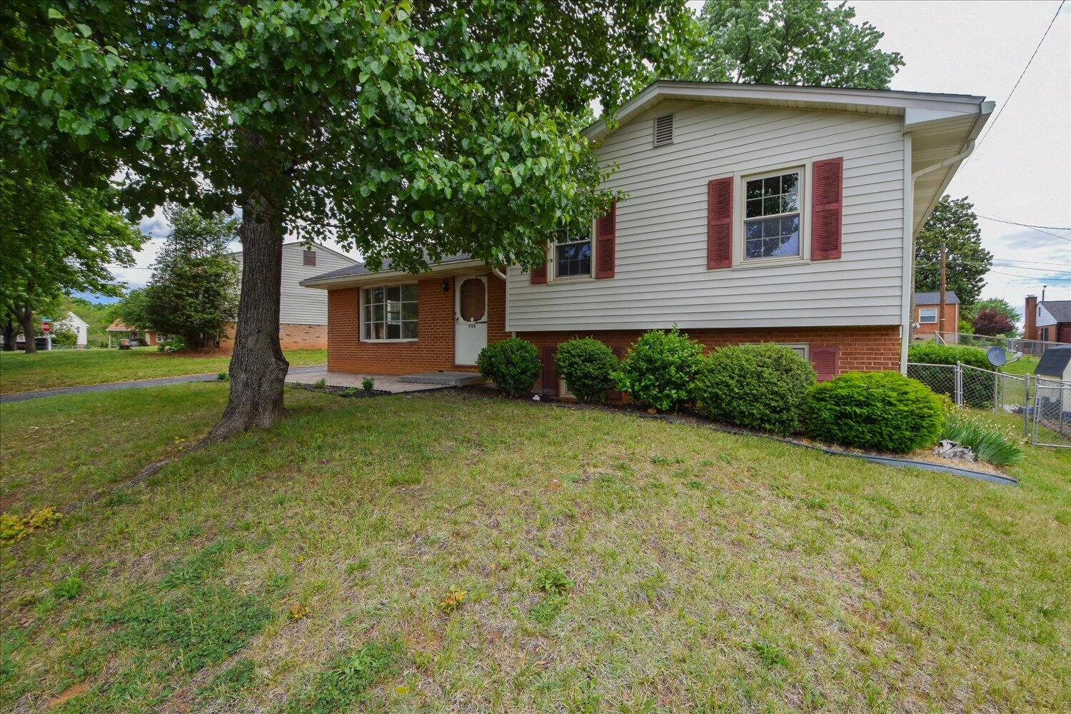 906 Ingleside LN - Photo 22