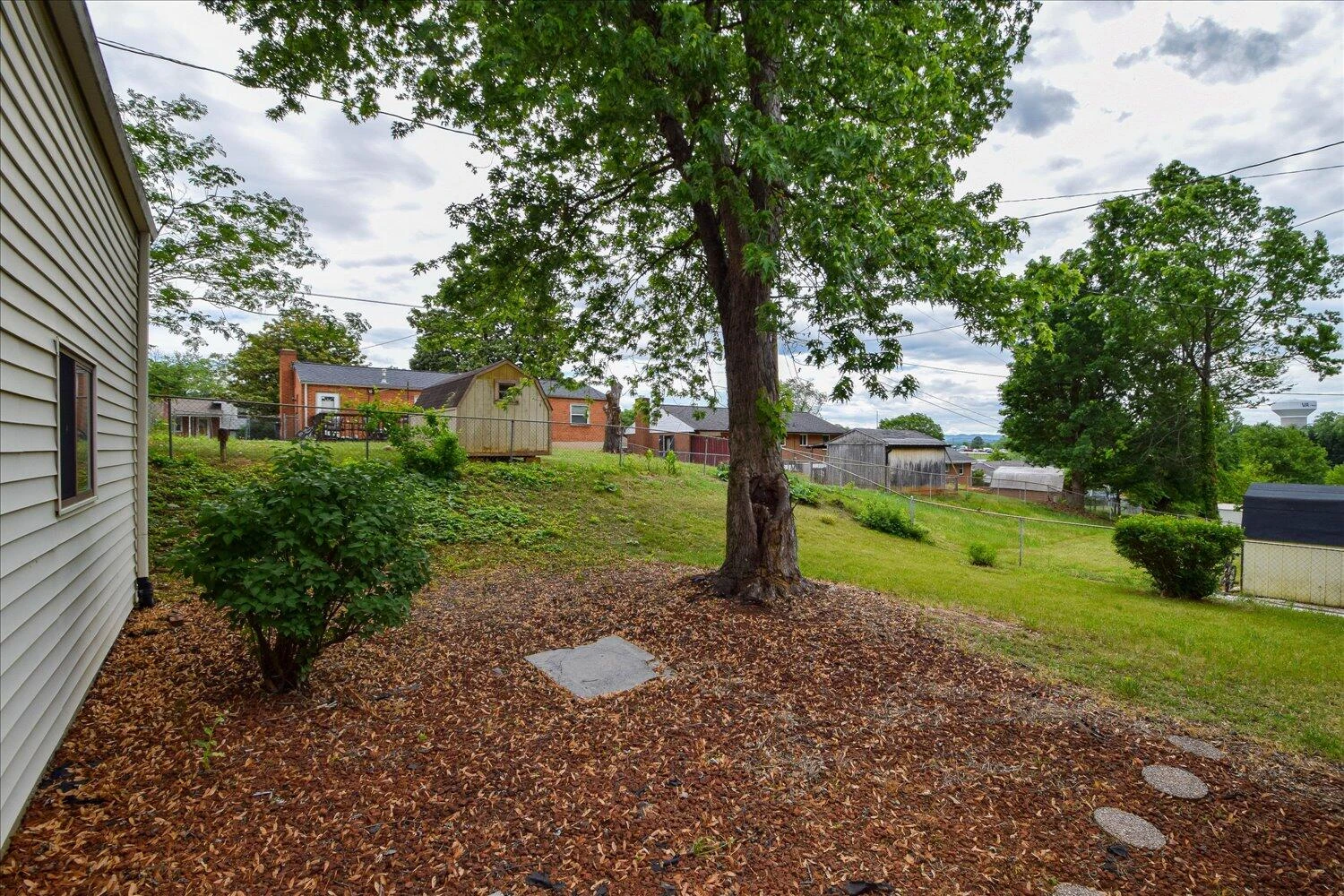 906 Ingleside LN - Photo 24