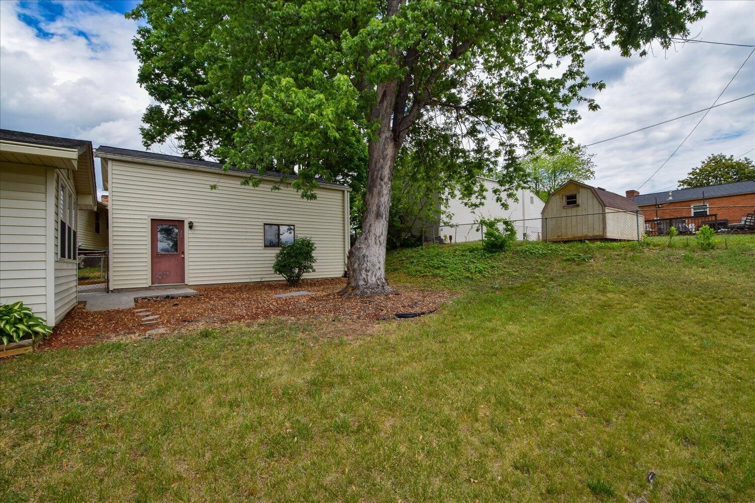 906 Ingleside LN - Photo 25